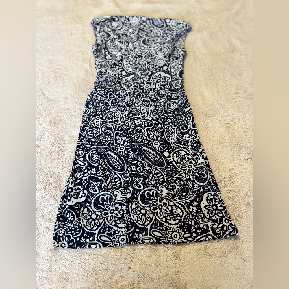 Chaps faux wrap paisley fit and flare dress. Size Medium - Picture 4 of 10